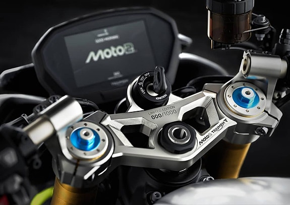 Triumph STREET TRIPLE 765 MOTO2™ EDITION OKTOBERFEST | 0–2,95 % RÄNTA 11 of 17