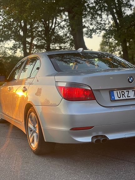 BMW 520i 4 of 15