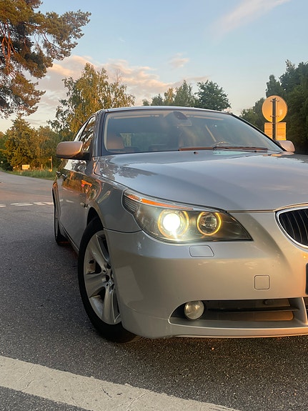BMW 520i 3 of 15