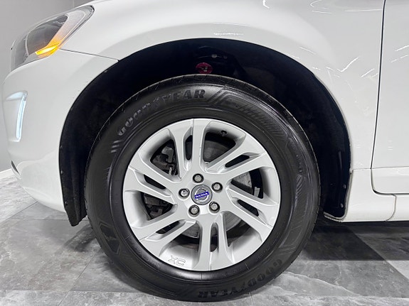 Volvo XC60 12 of 25