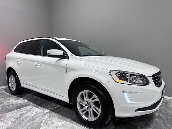 Volvo XC60 10 of 25