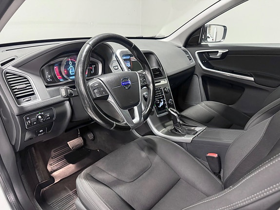 Volvo XC60 15 of 25