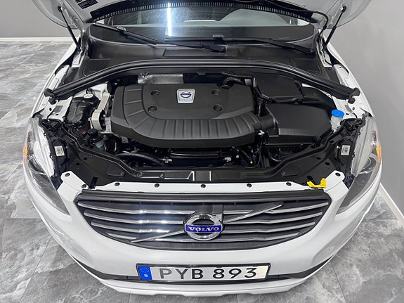 Volvo XC60 13 of 25