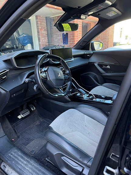 Peugeot e-2008 5 of 7