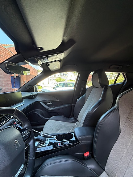 Peugeot e-2008 6 of 7
