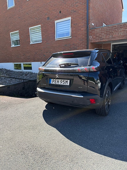 Peugeot e-2008 3 of 7