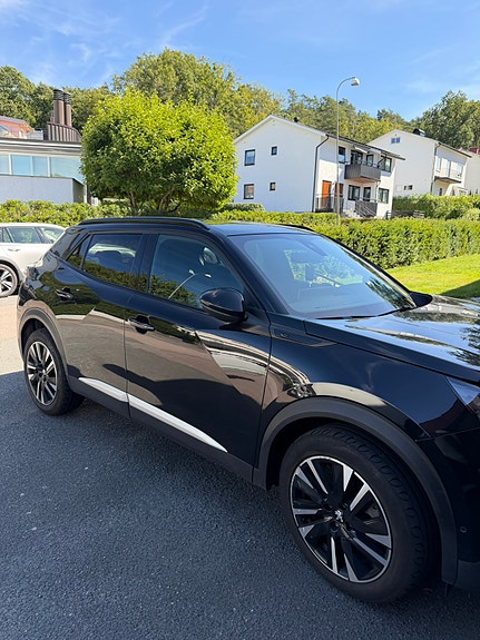 Peugeot e-2008 2 of 7