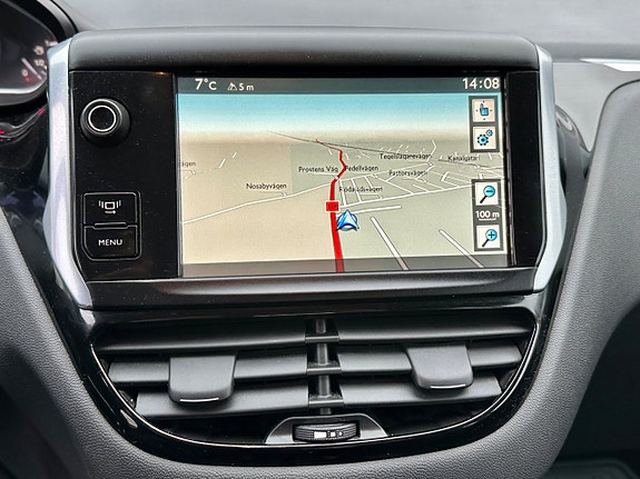 Peugeot 208 9 of 11