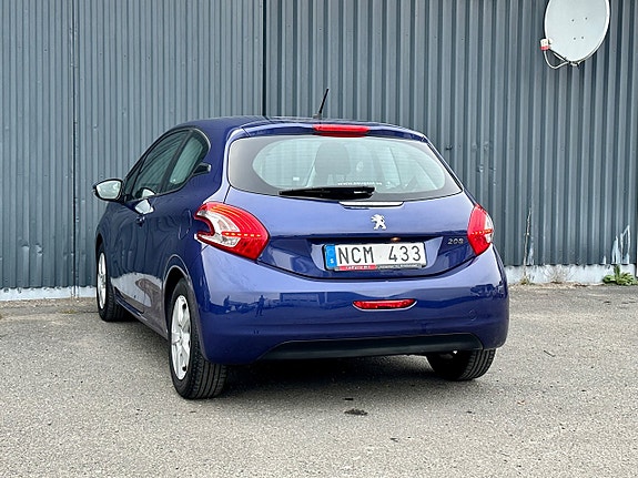 Peugeot 208 3 of 5