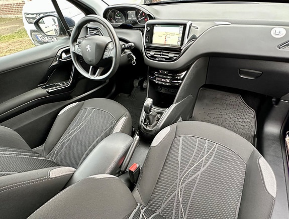 Peugeot 208 7 of 11