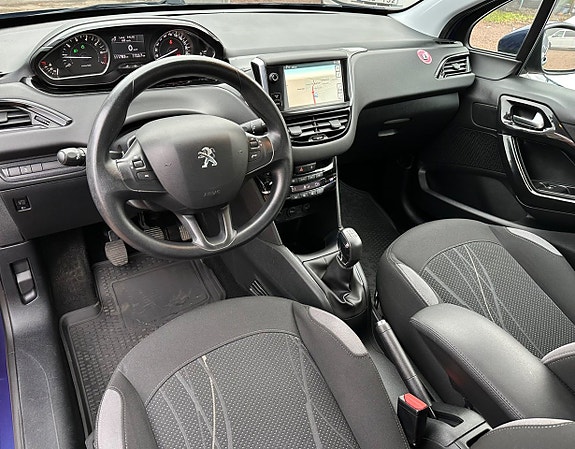 Peugeot 208 8 of 11