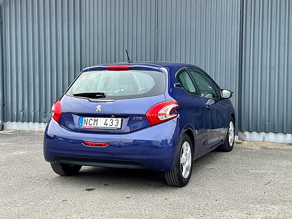 Peugeot 208 4 of 5