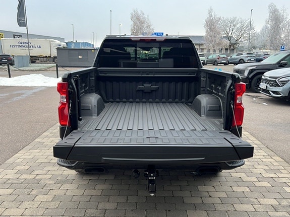 Chevrolet Silverado EV 14 of 22