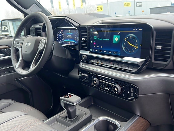Chevrolet Silverado EV 18 of 22