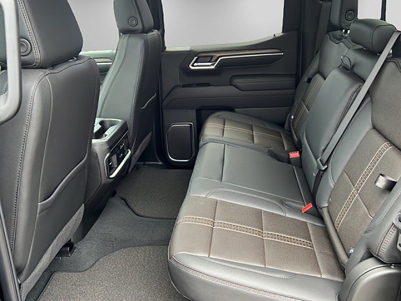 Chevrolet Silverado EV 9 of 22