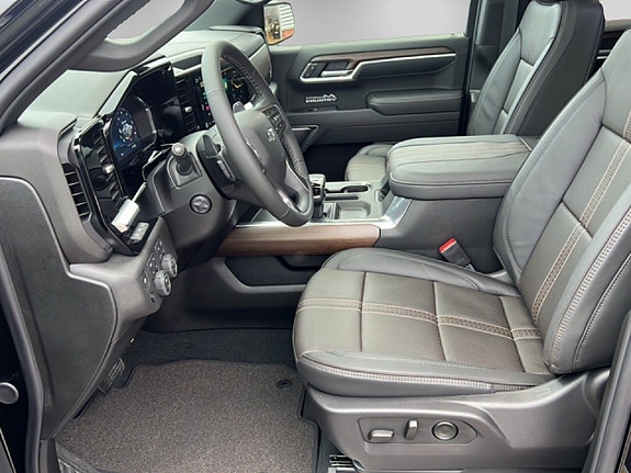 Chevrolet Silverado EV 8 of 22