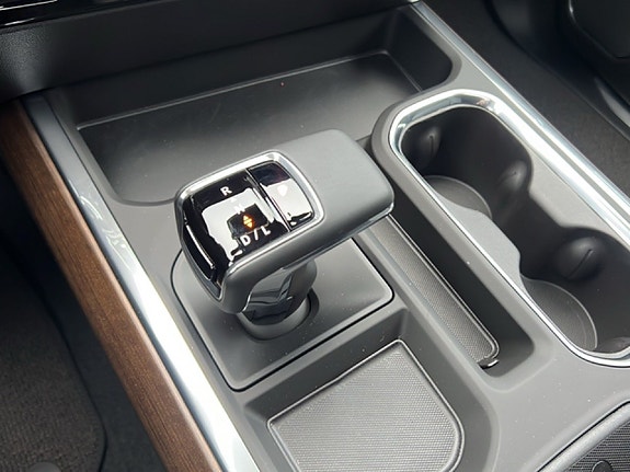 Chevrolet Silverado EV 12 of 22