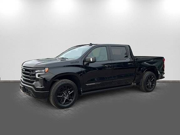 Chevrolet Silverado EV 2 of 22
