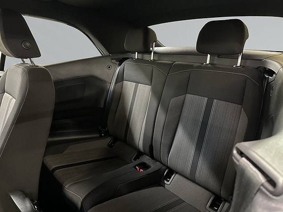 Volkswagen T-Roc 5 of 9