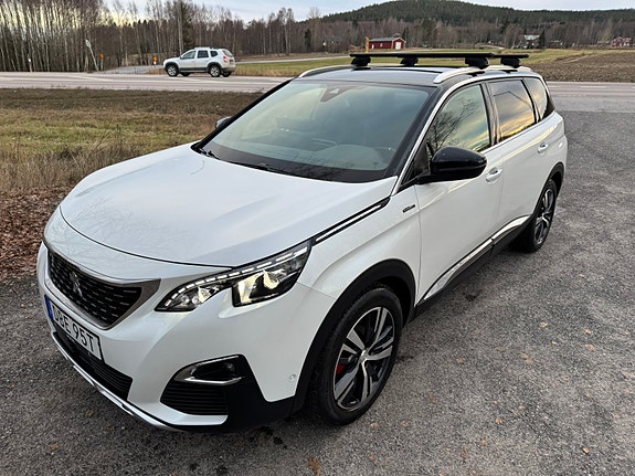 Peugeot 5008 2 of 6