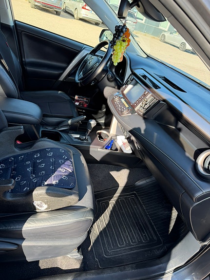 Toyota RAV4 8 of 8