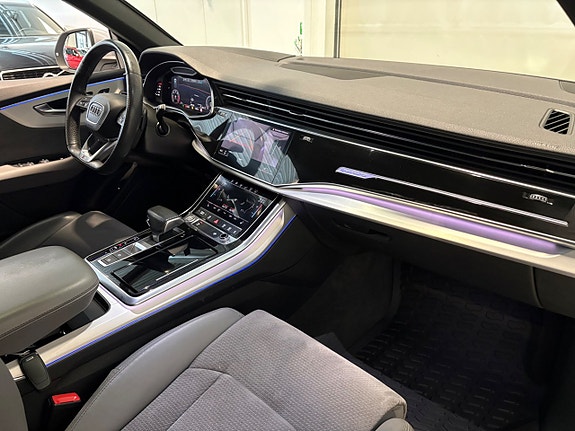 Audi Q8 12 of 27