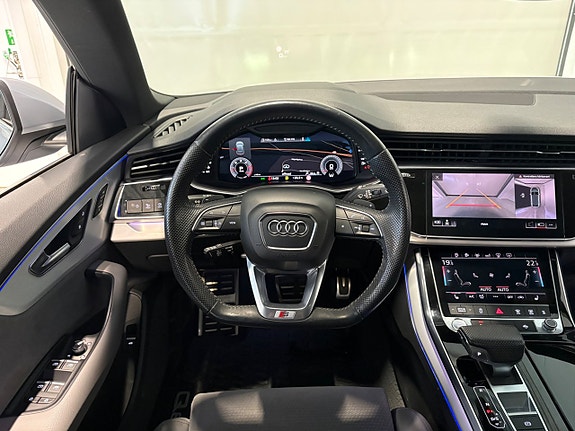 Audi Q8 10 of 27