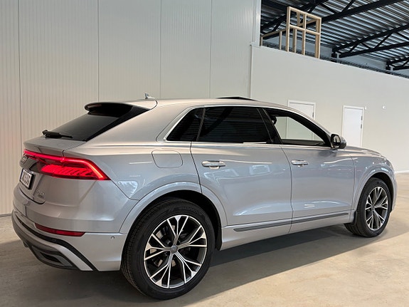Audi Q8 3 of 27