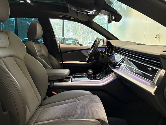 Audi Q8 13 of 27