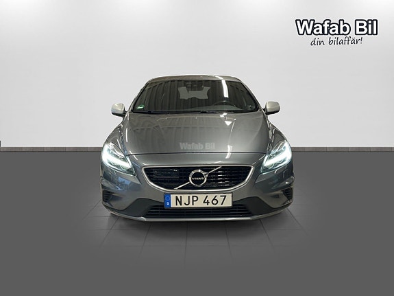 Volvo V40 2 of 14