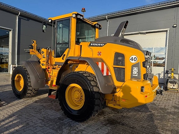 Volvo L90H Long boom