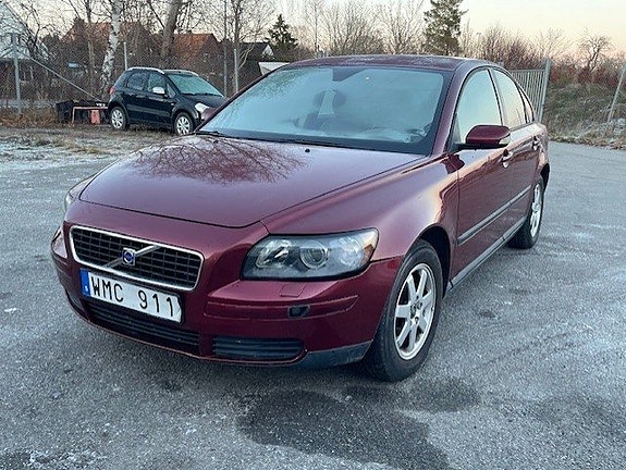 Volvo S40 2 of 5