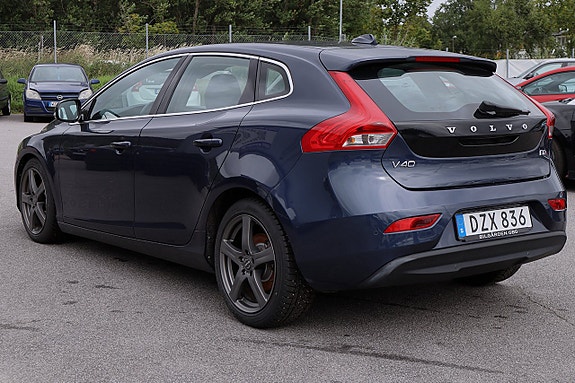 Volvo V40 8 of 17