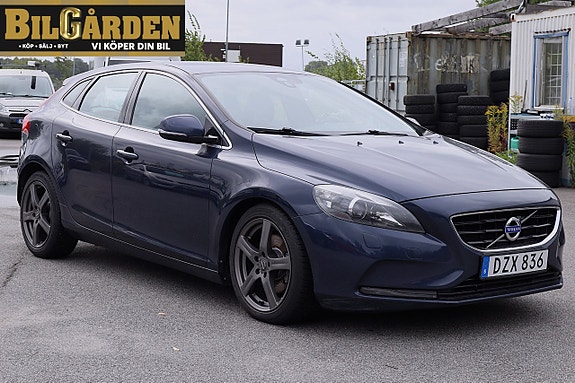 Volvo V40 2 of 17