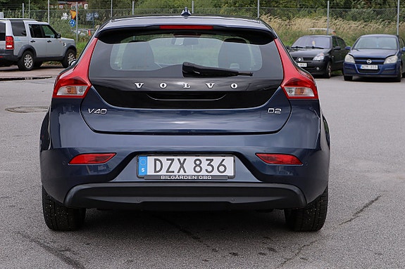 Volvo V40 7 of 17