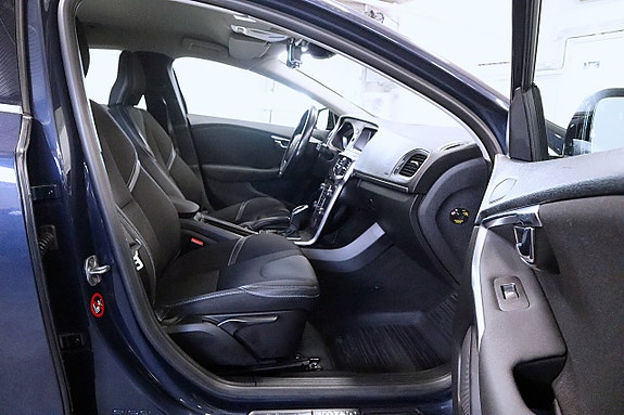 Volvo V40 10 of 15
