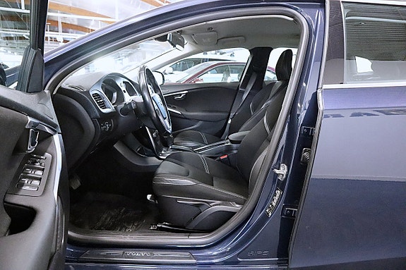 Volvo V40 12 of 15