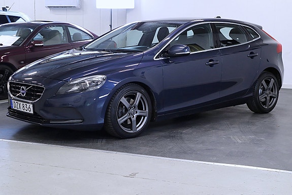 Volvo V40 2 of 15