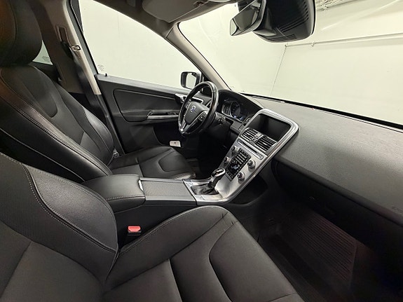 Volvo XC60 8 of 27