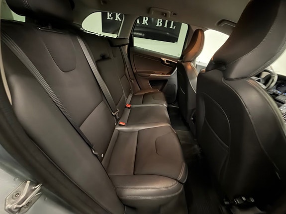 Volvo XC60 12 of 27