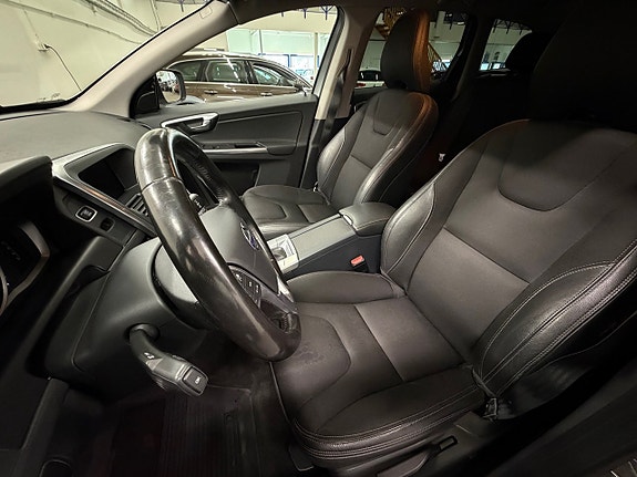 Volvo XC60 11 of 27