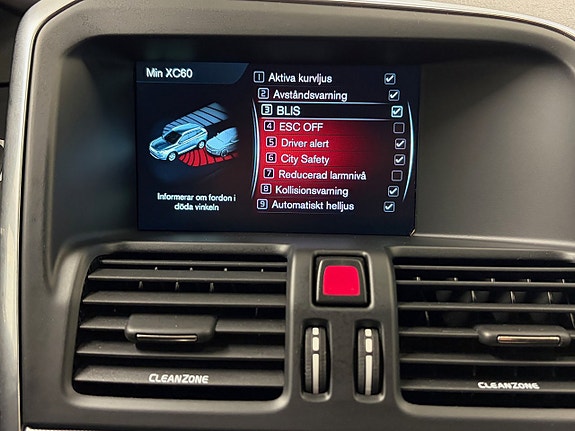 Volvo XC60 23 of 27