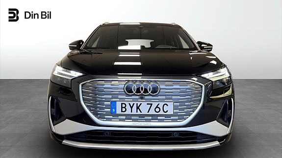 Audi Q4 e-tron 4 of 5