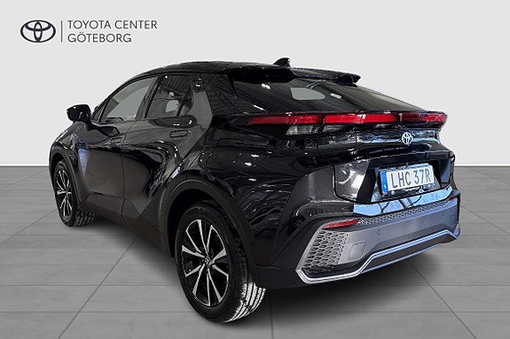 Toyota C-HR 3 of 5