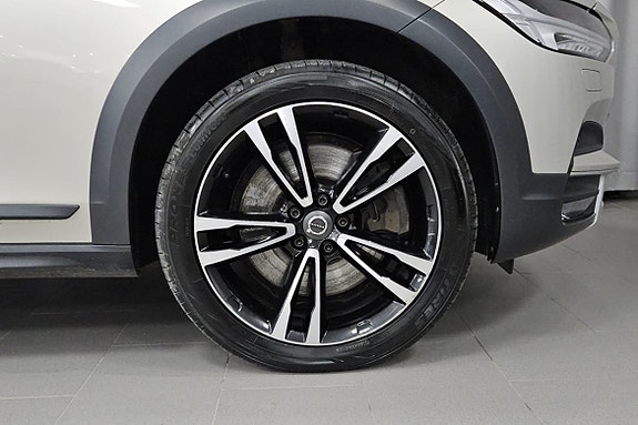 Volvo V90 Cross Country 5 of 5