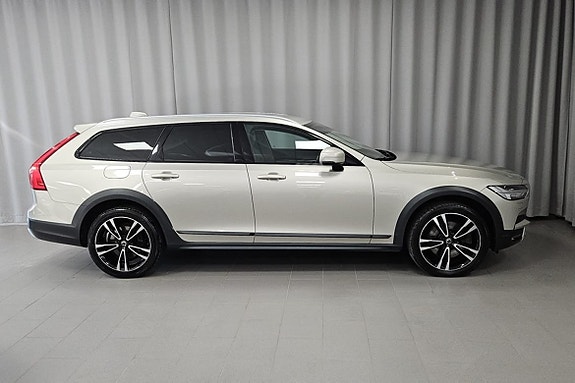 Volvo V90 Cross Country 4 of 5