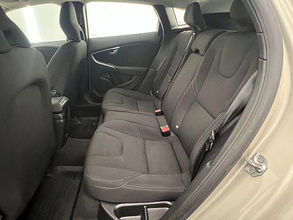 Volvo V40 8 of 20