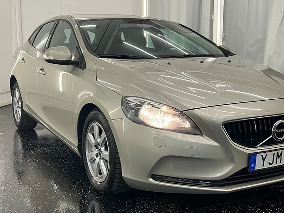 Volvo V40 3 of 20