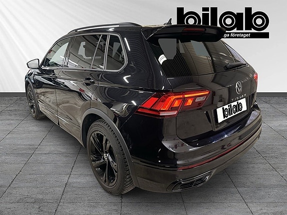 Volkswagen Tiguan 3 of 9