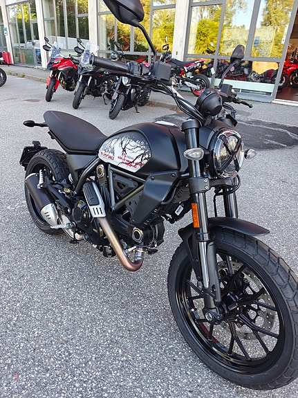 Ducati Scrambler Icon Dark 4 of 5
